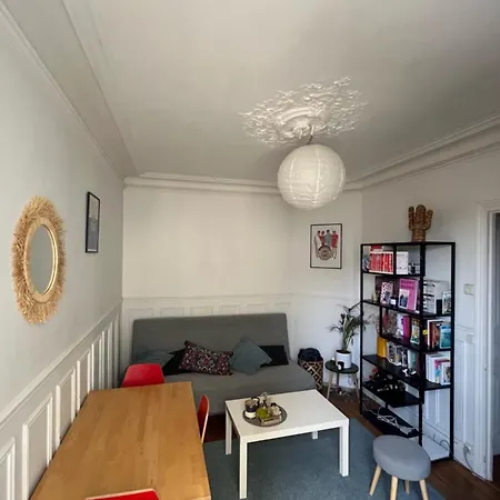 Luminous Cocoon Overlooking A Park Daire Paris